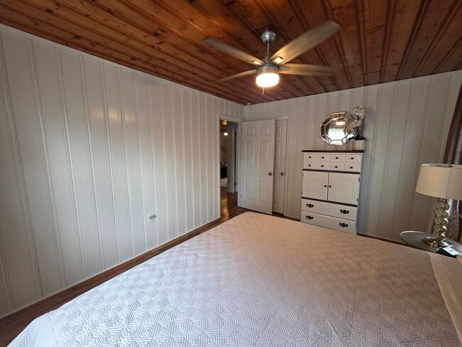 Building Photo - Pink Flamingo #1