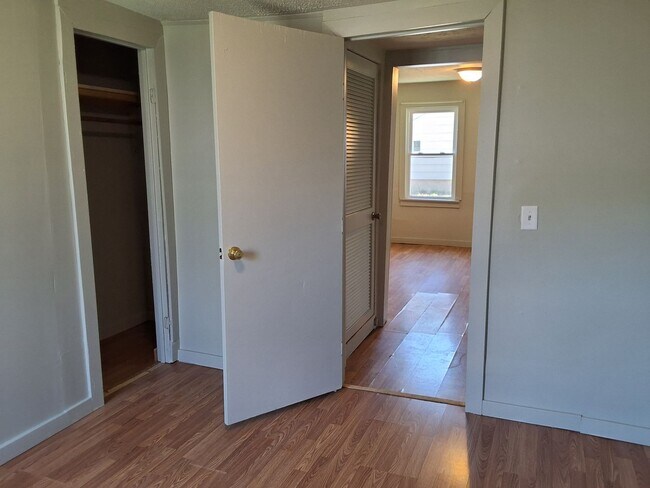 Building Photo - Charming  3 Bed, 2 Bath  House Located in Radcliff