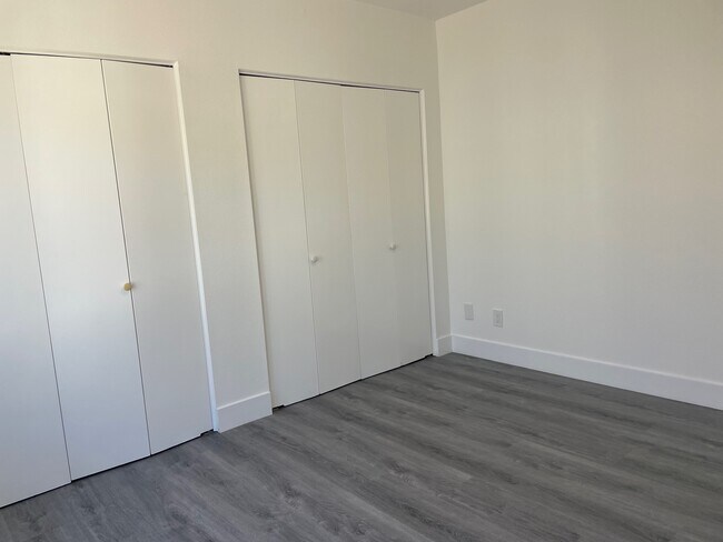 Building Photo - 323 S Broadway