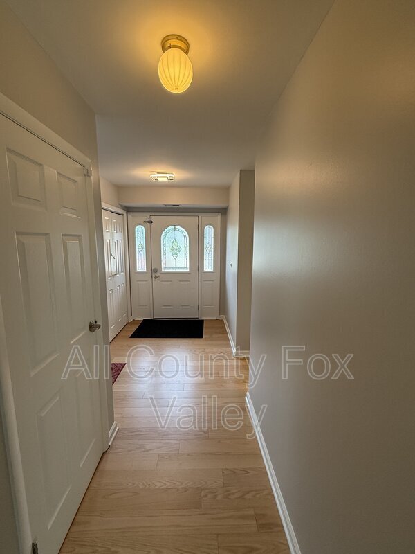 Building Photo - 21 E Appletree Ln