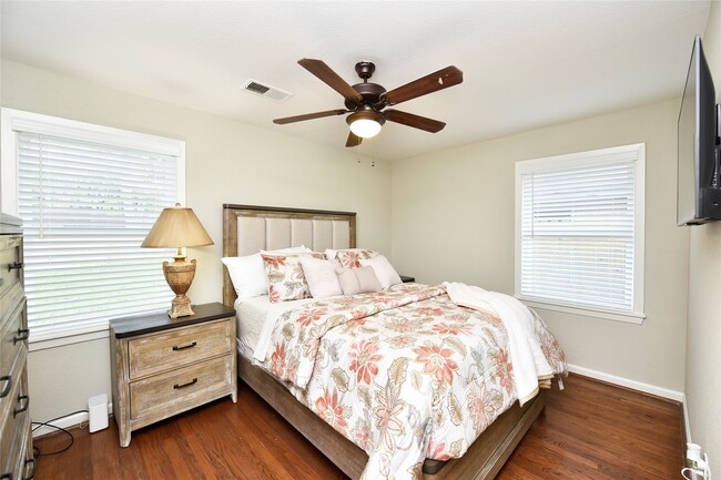 Building Photo - 6330 Mobud Dr