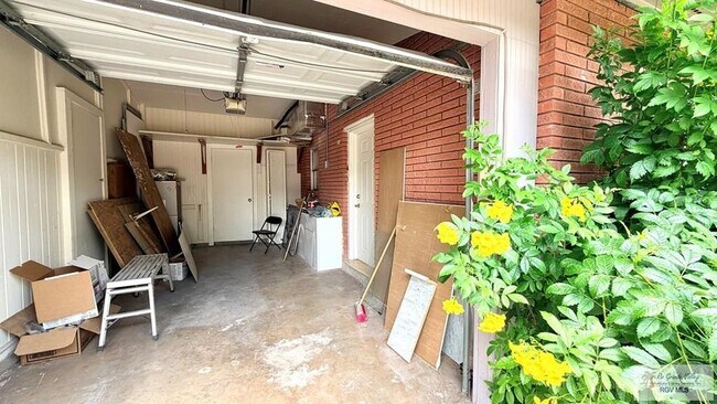 Building Photo - 1111 Rosemond Ct