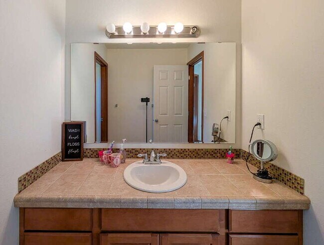 Building Photo - 5907 77th Dr NE