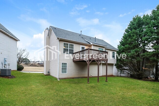 Building Photo - 270 Greenway Dr