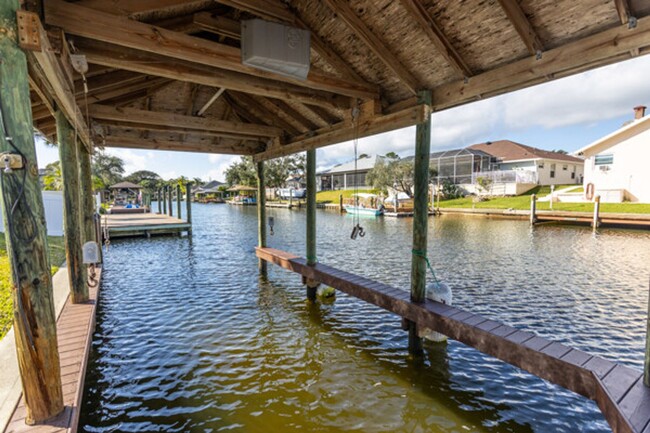 Building Photo - 4/3/2 Home on Saltwater Canal