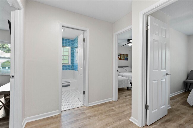 Building Photo - 2425 Bruce Ln