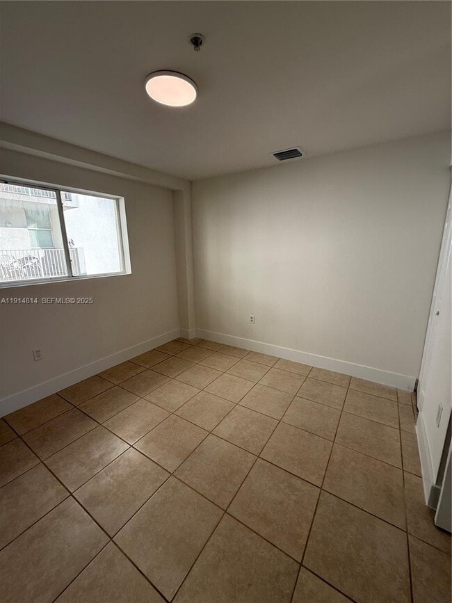 Building Photo - 821 SW 2nd St