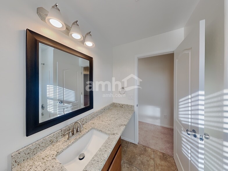 Building Photo - 2865 S Hansen Dr