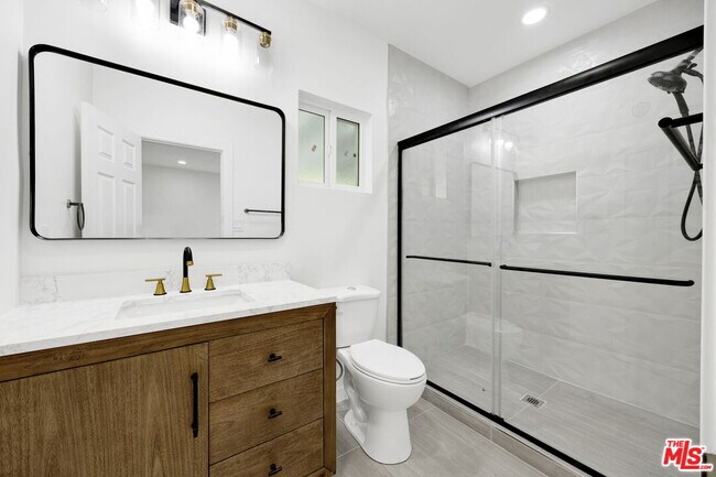 Building Photo - 1213 Thompson Ave