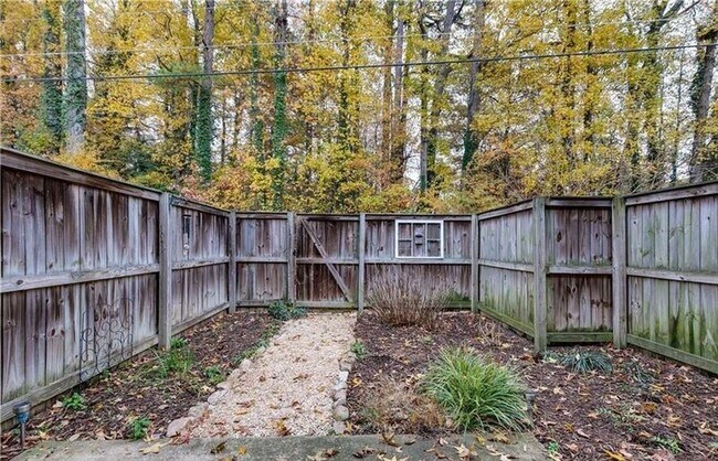 Building Photo - 3109 N Parham Rd