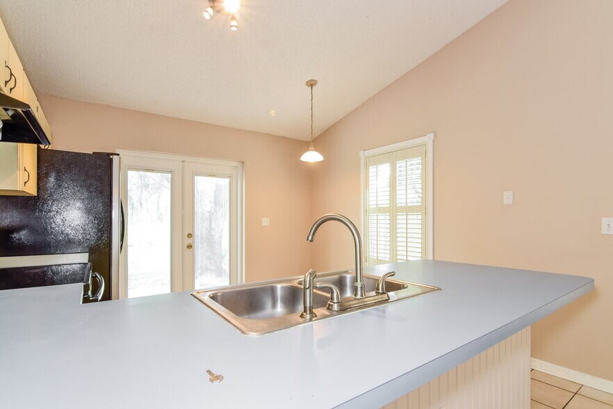 Building Photo - 23033 Clearwater Pl