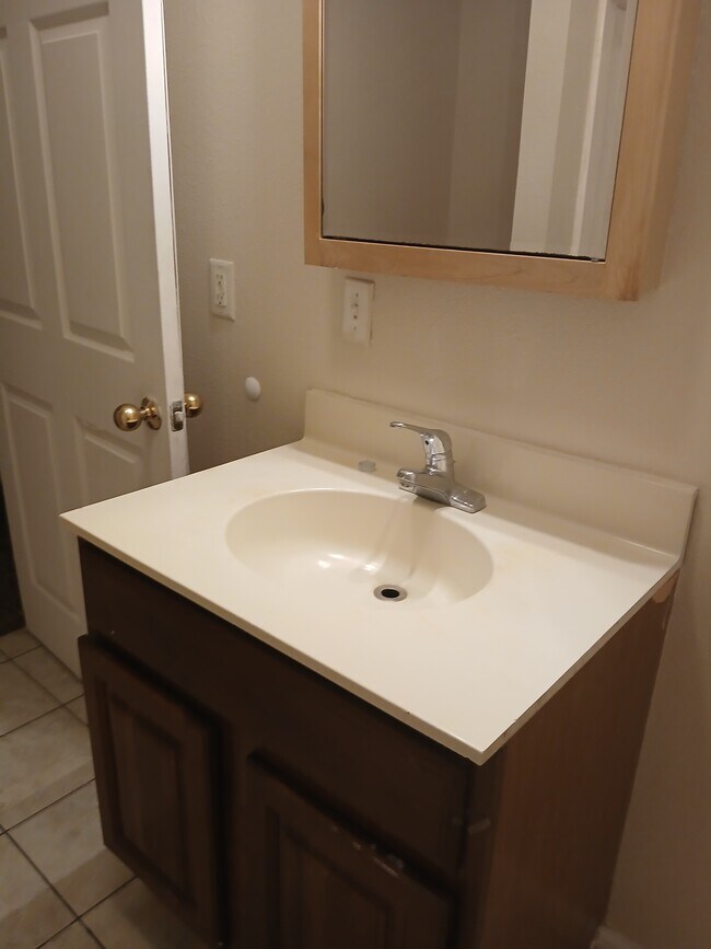 Building Photo - 510 S Poplar St