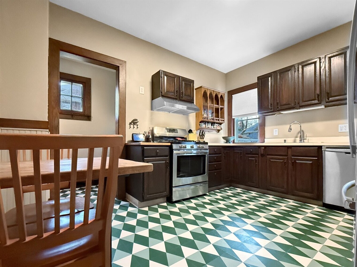 Building Photo - 410 Wellington Ave