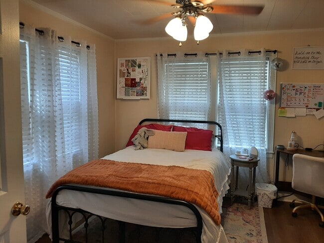 Building Photo - 508 S Stanley St