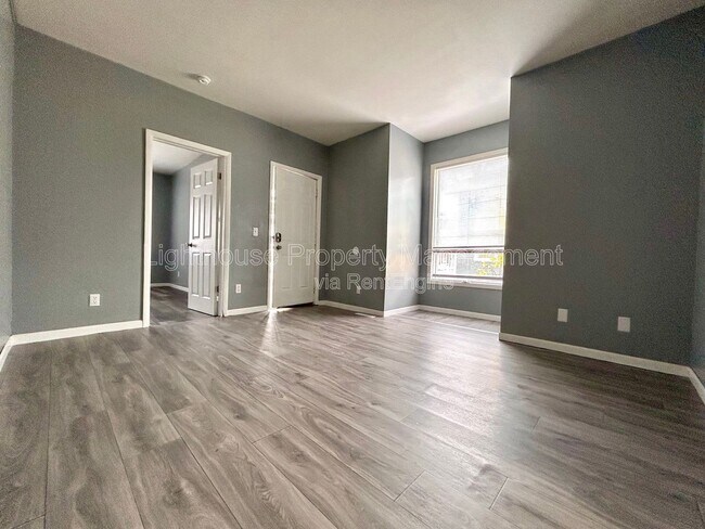 Building Photo - 1461 Leahy St