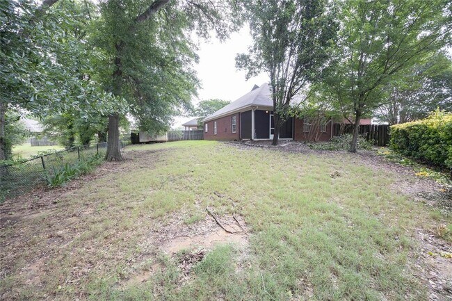 Building Photo - 106 Sweet Meadow Ct