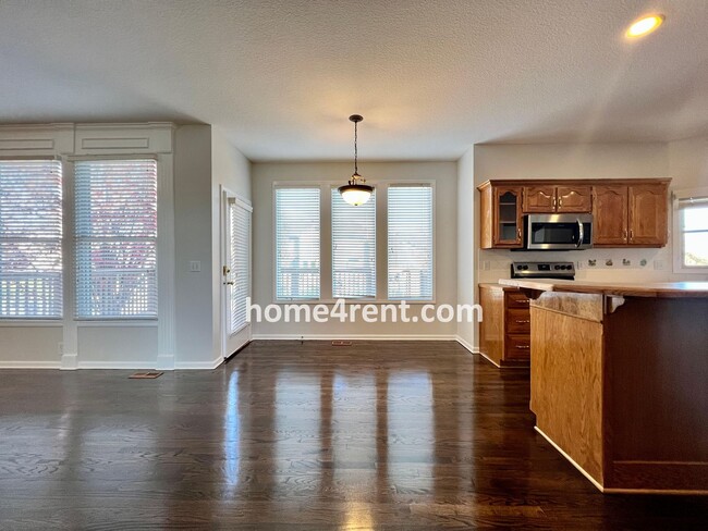 Building Photo - Beautiful Overland Park w/ Wood Floors Thr...