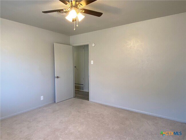 Building Photo - 706 Forest Dr