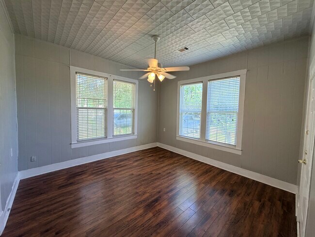 Building Photo - 508 Forrest St