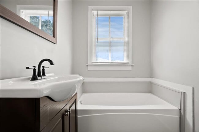 Building Photo - 109 Winston St