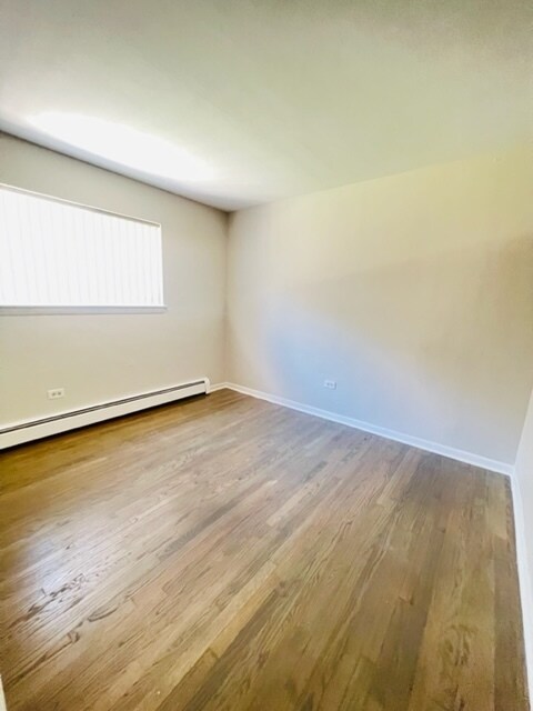 Building Photo - 593 Park Plz