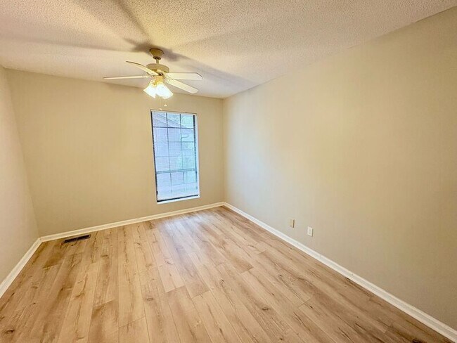 Building Photo - 1108 Tiger Blvd