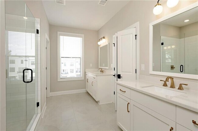 Building Photo - 439 Burton Dr