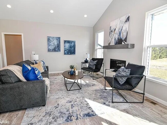 Building Photo - 2501 N Terrace Dr