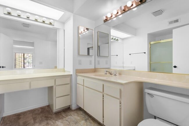 Building Photo - Lake-View 2BR / 2BA Condo with Balcony & Resort-Style Amenities at Canyon Shores