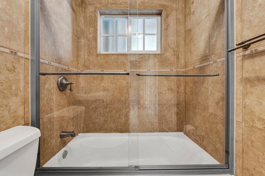 Building Photo - 361 SE 6th Ave