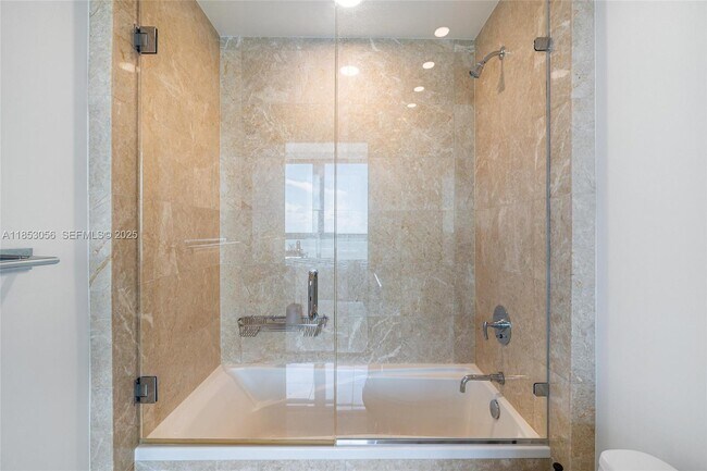 Building Photo - 1331 Brickell Bay Dr