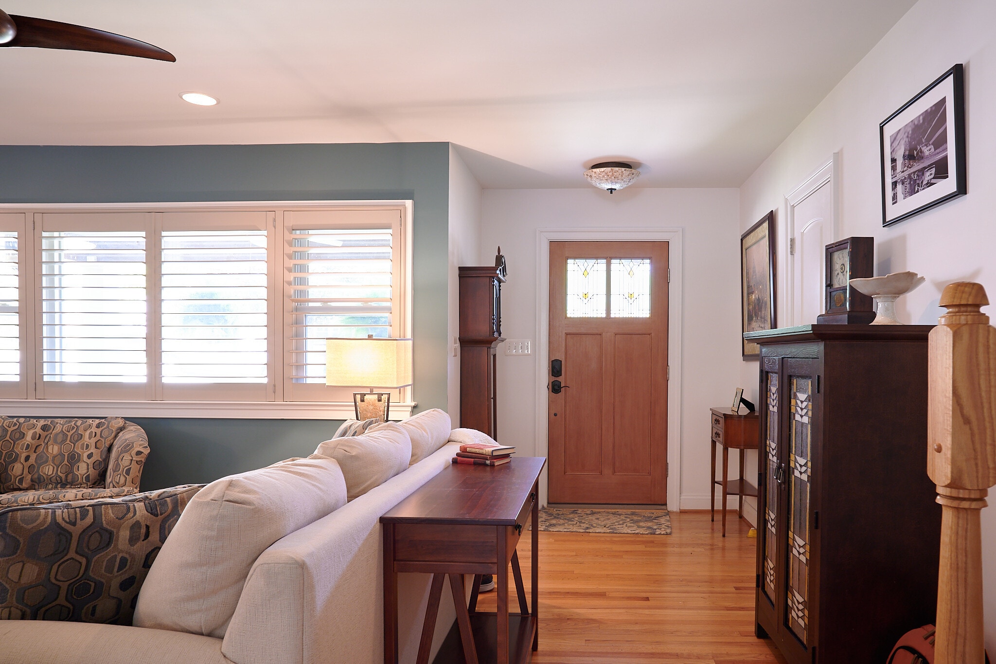 Vestibule - 5936 3rd St N