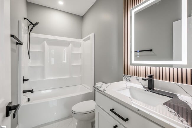 Building Photo - 610 N Shamrock Ave