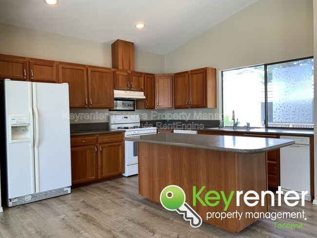 Building Photo - 3009 208th Ave E