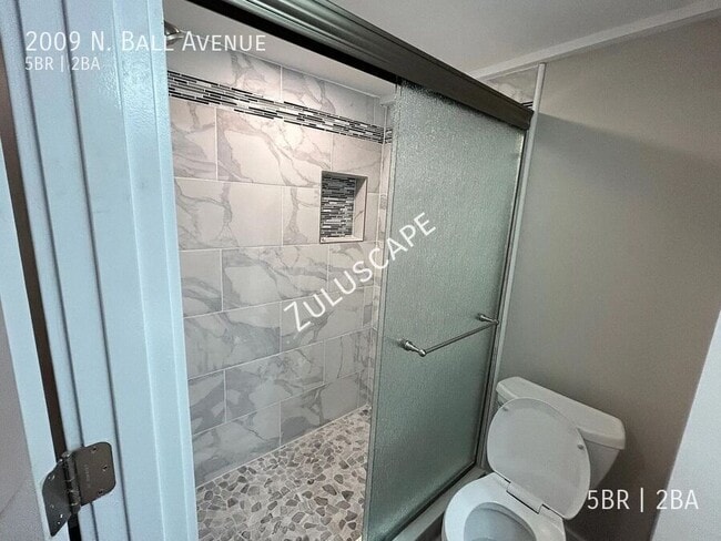 Building Photo - 2009 N Ball Ave