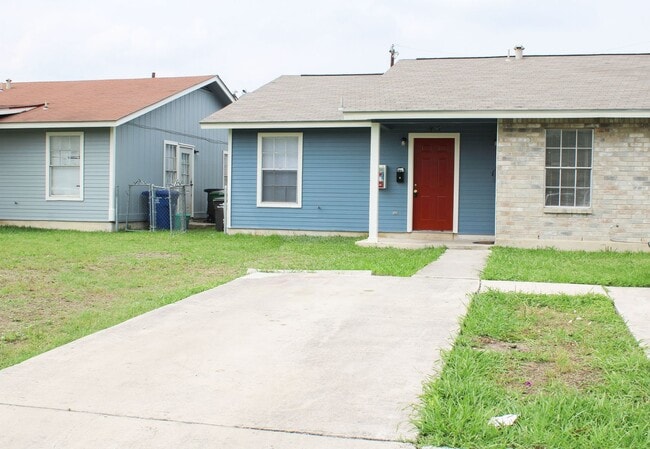Building Photo - 2-Bedroom Duplex in Edison