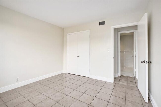 Building Photo - 2175 NE 56th St