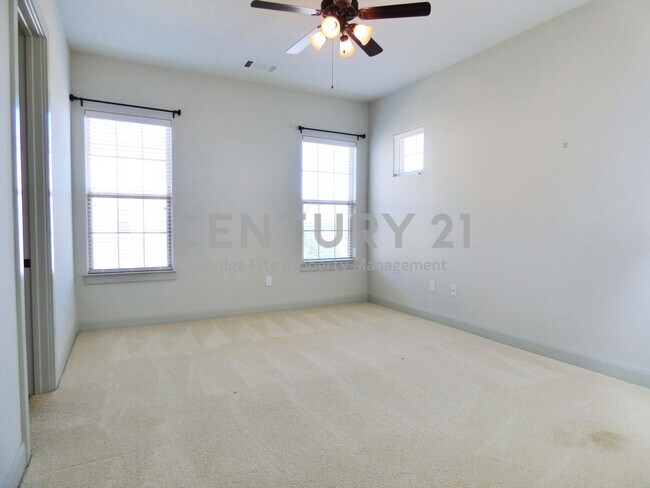 Building Photo - Beautiful 2/2.5 in Carrollton-Farmers Branch ISD For Rent!
