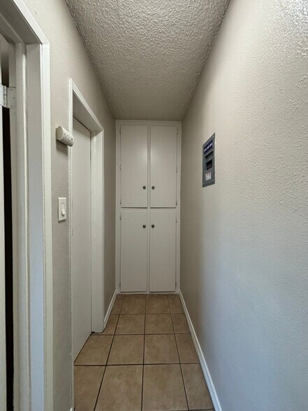 Building Photo - 518 N Anna Dr