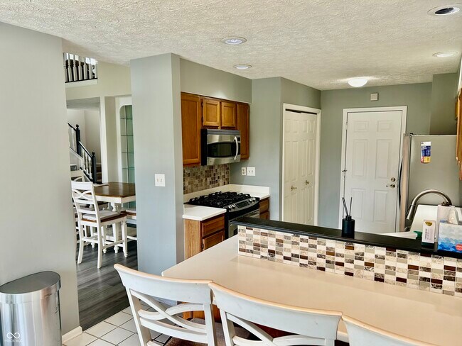 Building Photo - 312 Carriage Ln