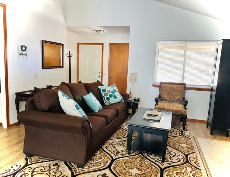 shared living room main level - 8659 Chancellor Dr