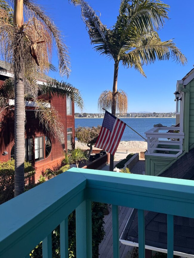 Building Photo - Beautiful Bay Views in Mission Beach!!  (8...