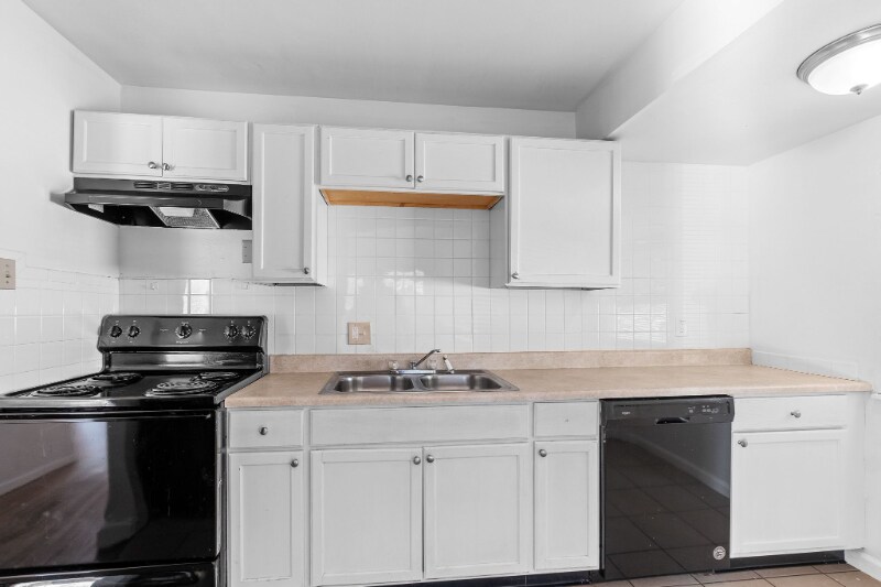 Building Photo - 10805 Spring Garden Dr