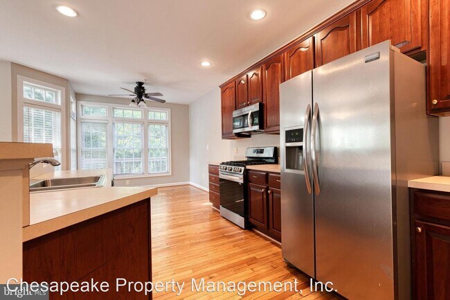 Building Photo - 3 br, 3.5 bath House - 10801 Wadsworth Road