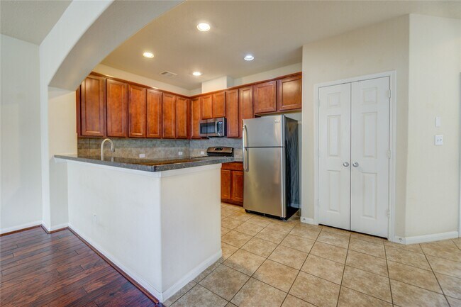 Building Photo - 8422 Sunset Loch Dr