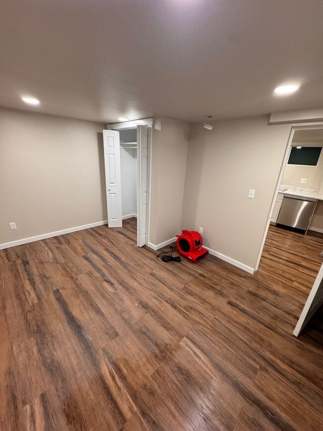 Building Photo - Newly Remodeled Duplex