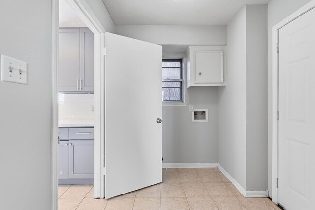 Building Photo - 6807 Falling Waters Dr