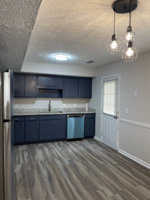 Building Photo - 9245 Colony Dr NW
