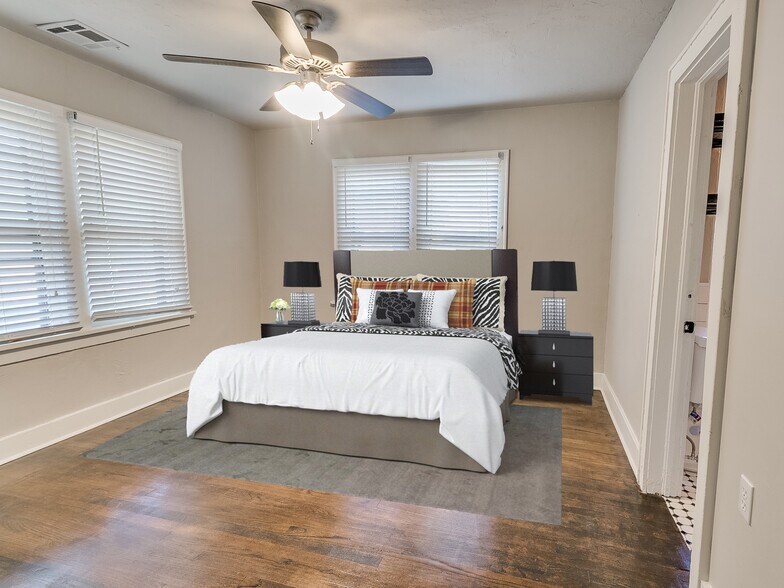 Building Photo - 1004 NW 32nd St