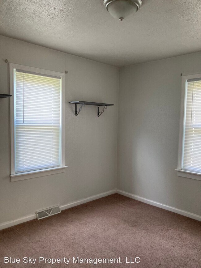 Building Photo - 2 br, 1 bath House - 1202 S May Ave